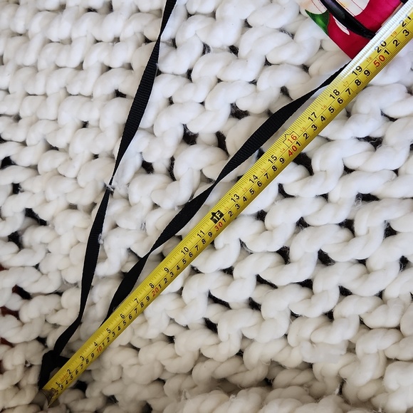 Hawaiian Crossbody Bag, Floral pink/white design. 'Local Designz' 2 zip pockets - Picture 9 of 9